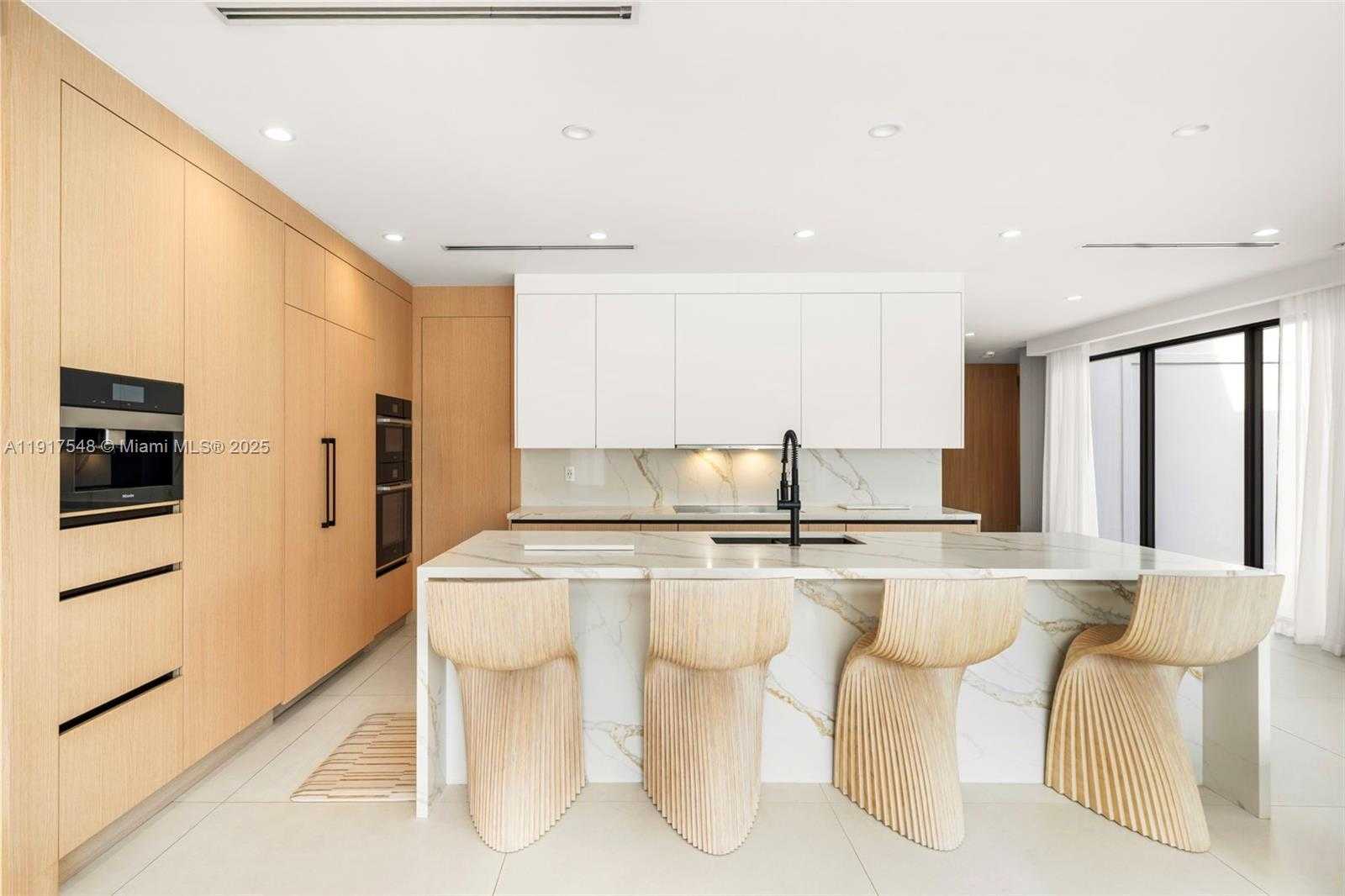 Small Image of 710 SOUTH SHORE DR, Miami Beach Number 14