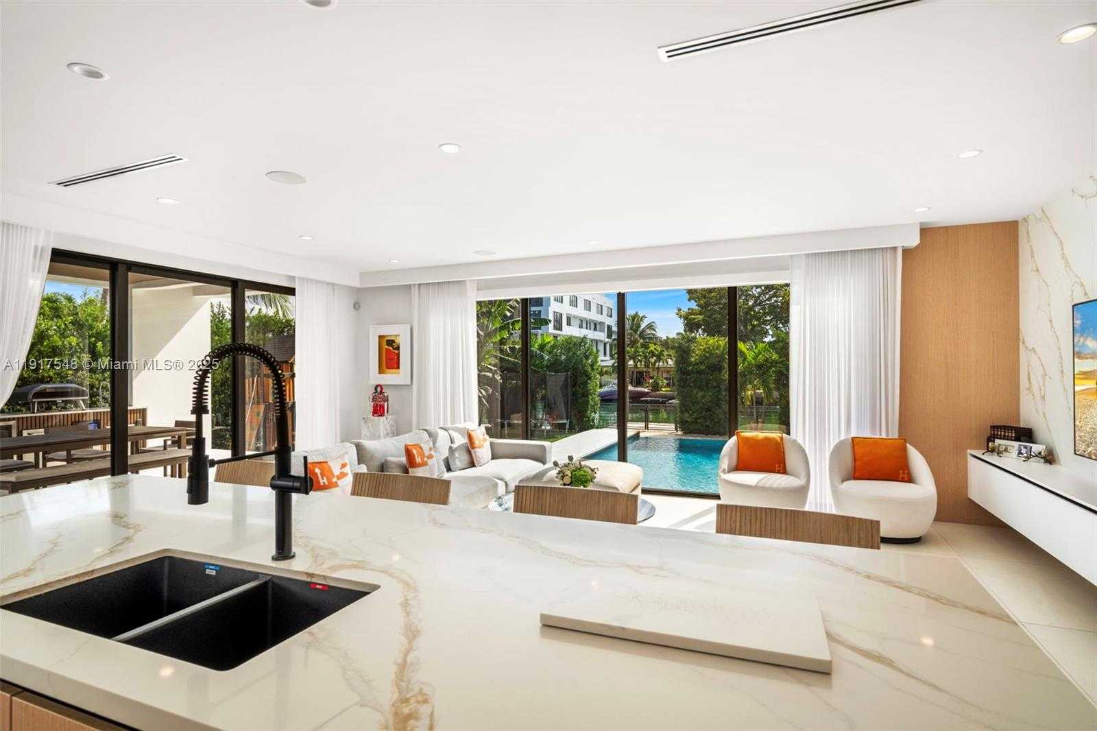 Small Image of 710 SOUTH SHORE DR, Miami Beach Number 15