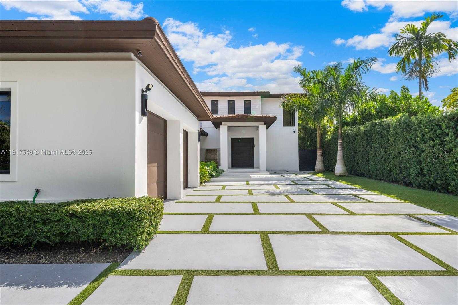 Small Image of 710 SOUTH SHORE DR, Miami Beach Number 2