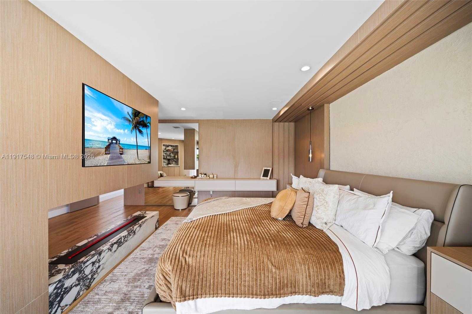 Small Image of 710 SOUTH SHORE DR, Miami Beach Number 28