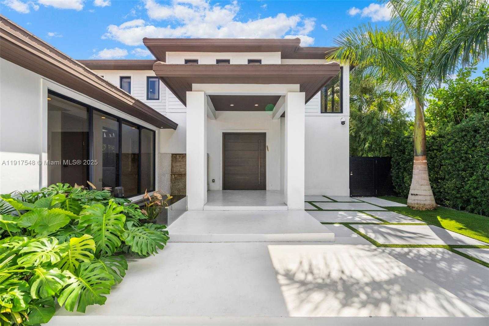 Small Image of 710 SOUTH SHORE DR, Miami Beach Number 3