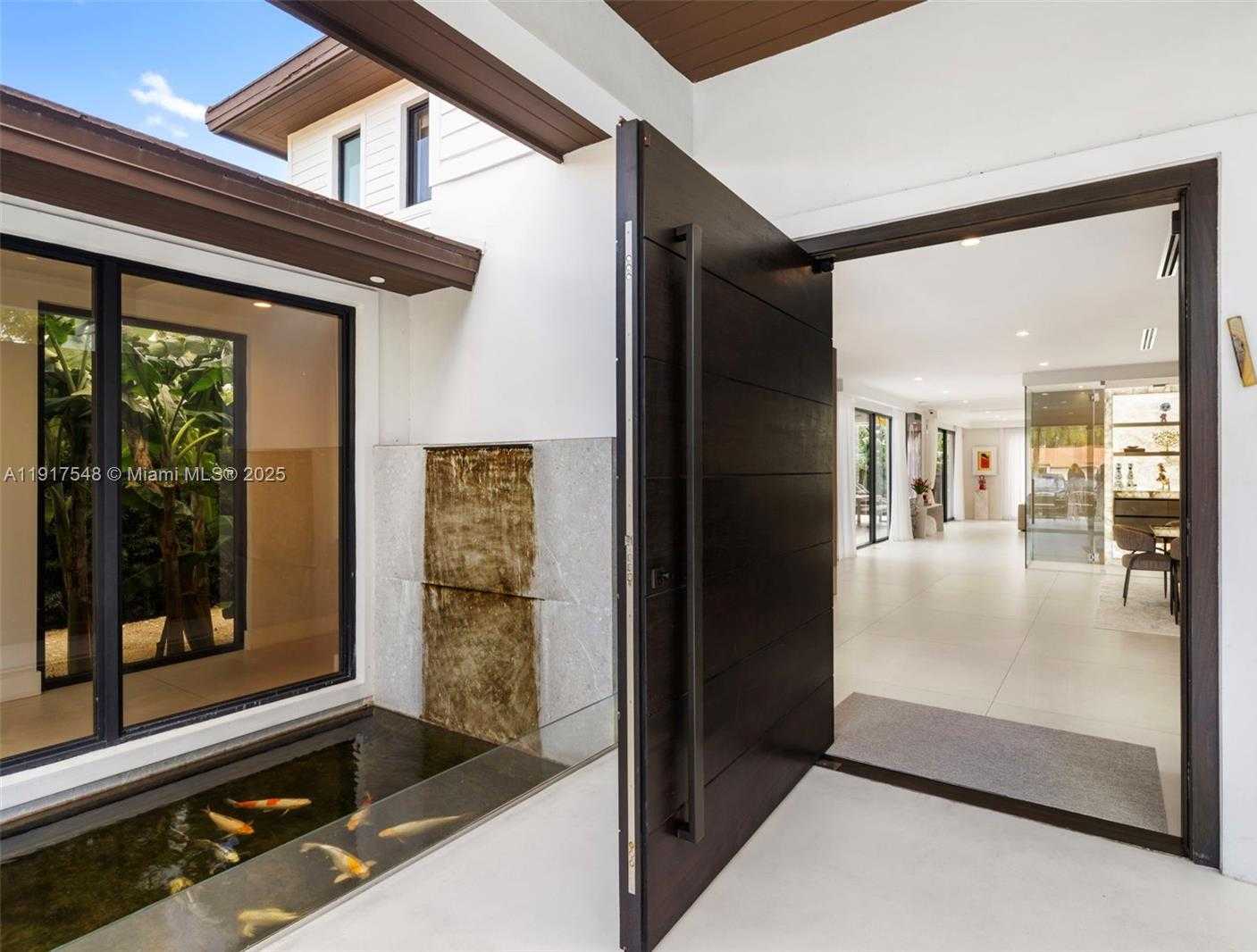 Small Image of 710 SOUTH SHORE DR, Miami Beach Number 4