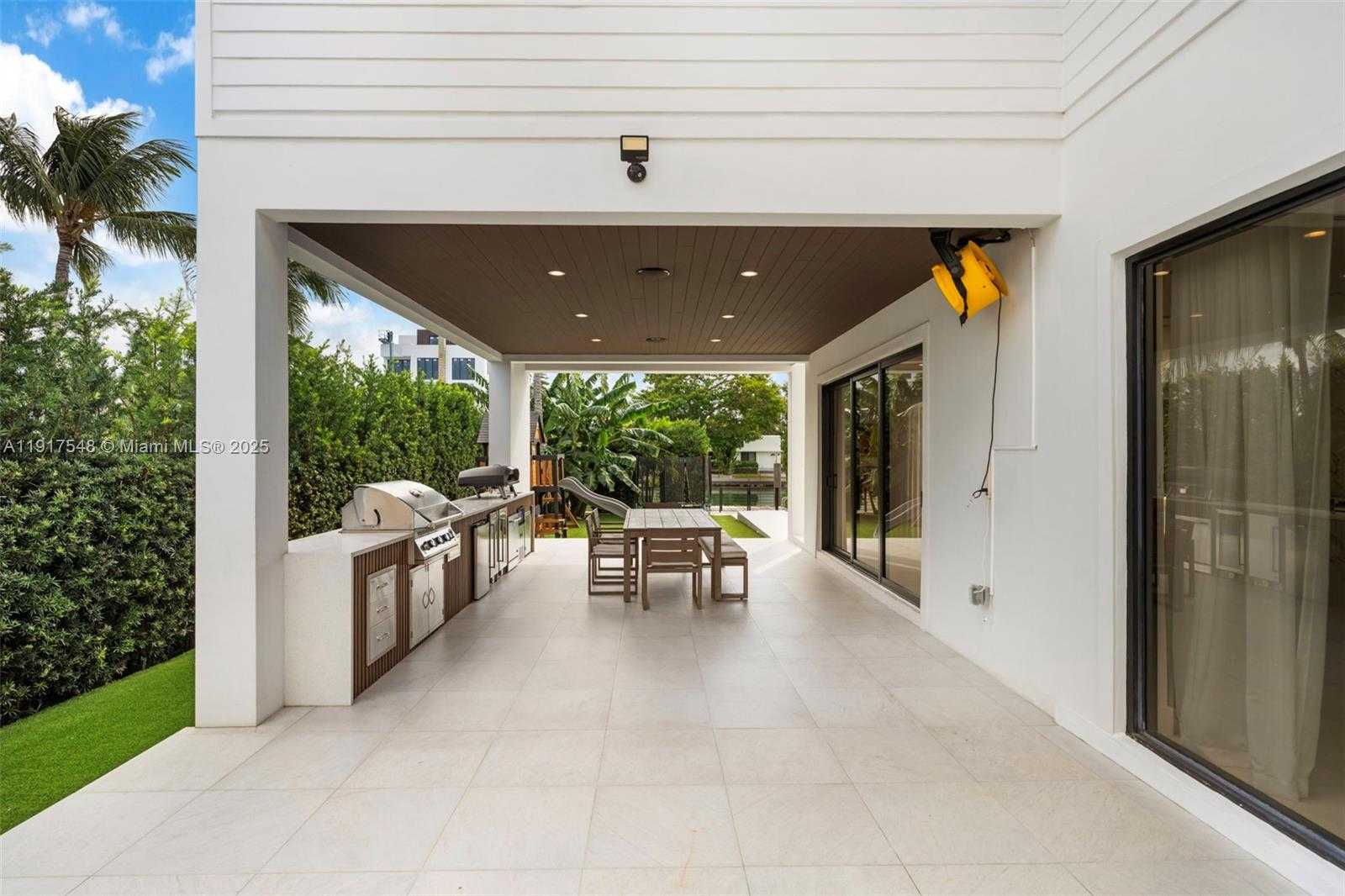 Small Image of 710 SOUTH SHORE DR, Miami Beach Number 40