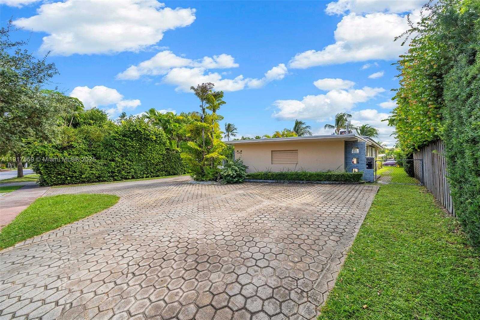 Small Image of 700 SOUTH SHORE DR, Miami Beach Number 10