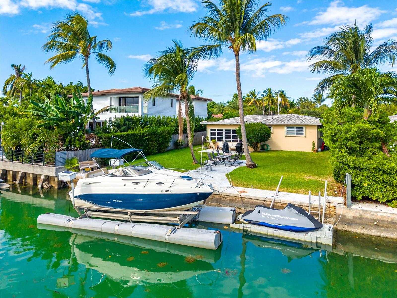 Small Image of 700 SOUTH SHORE DR, Miami Beach Number 2