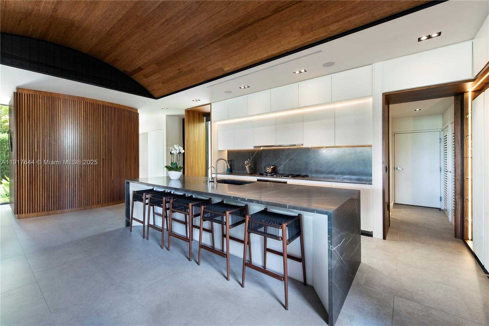 Small Image of 8055 NOREMAC AVE, Miami Beach Number 25