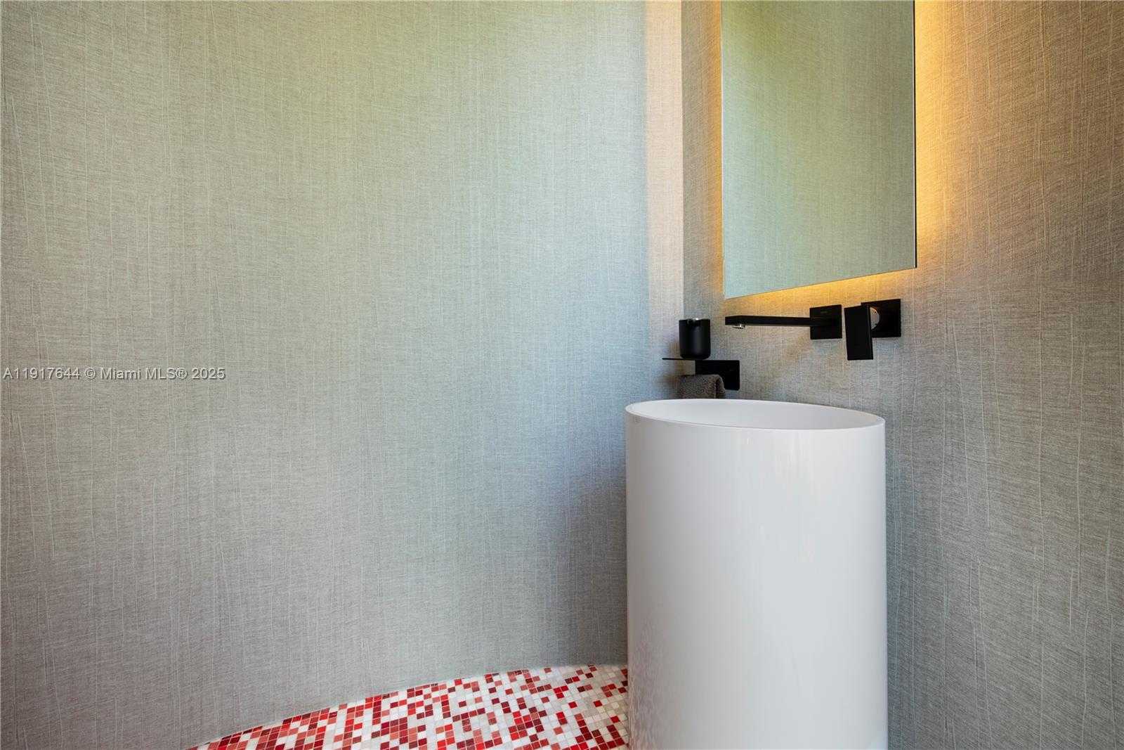 Small Image of 8055 NOREMAC AVE, Miami Beach Number 27