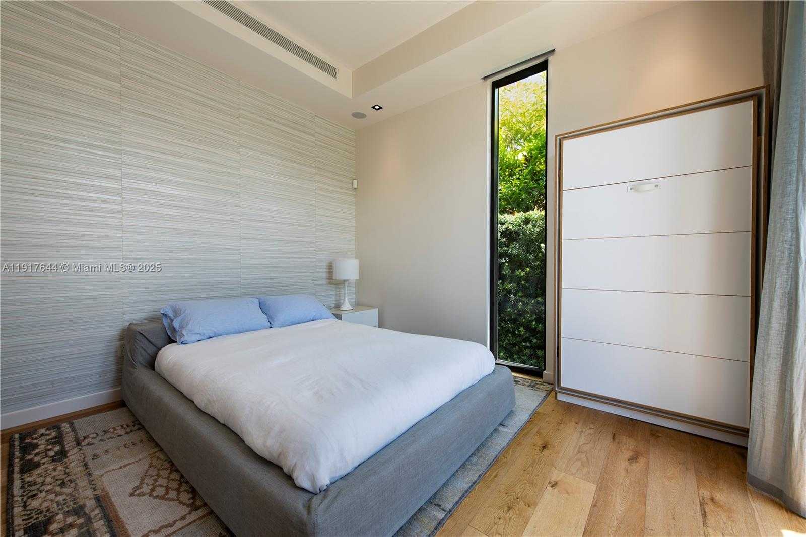 Small Image of 8055 NOREMAC AVE, Miami Beach Number 36