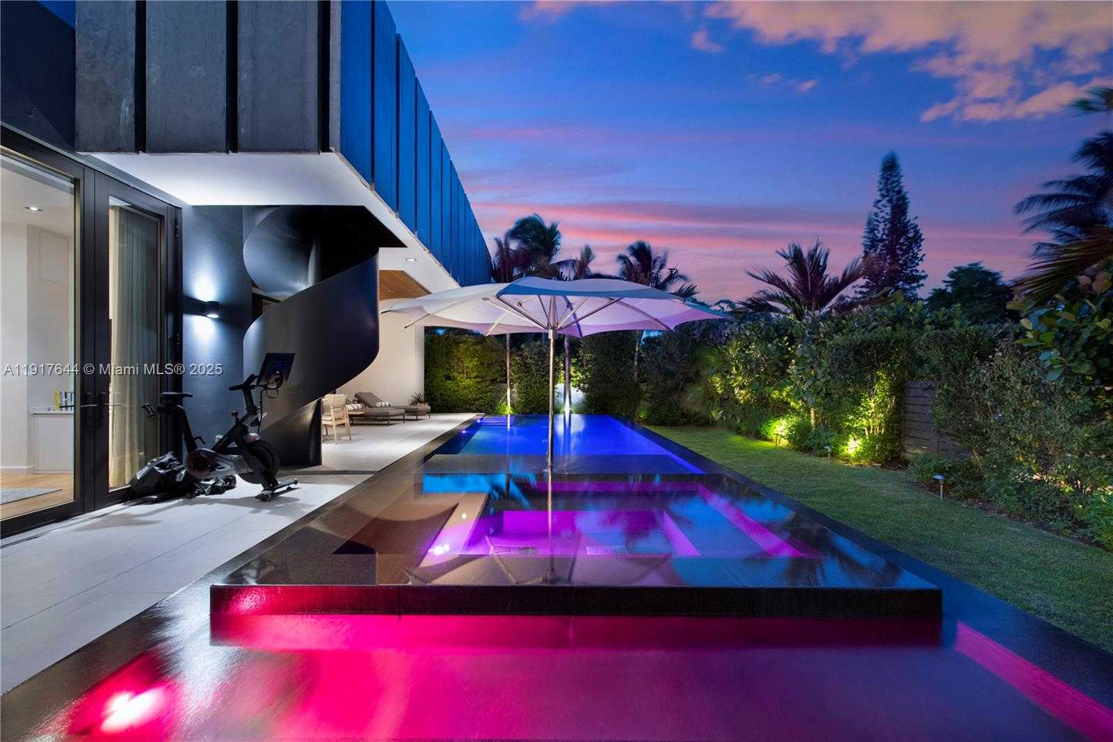 Small Image of 8055 NOREMAC AVE, Miami Beach Number 47