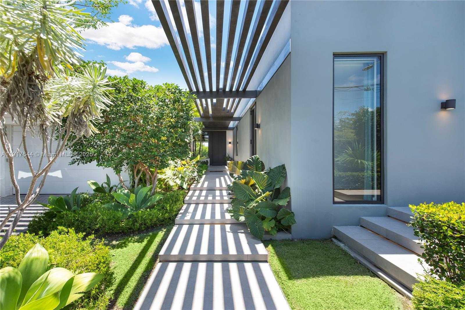 Small Image of 8055 NOREMAC AVE, Miami Beach Number 5