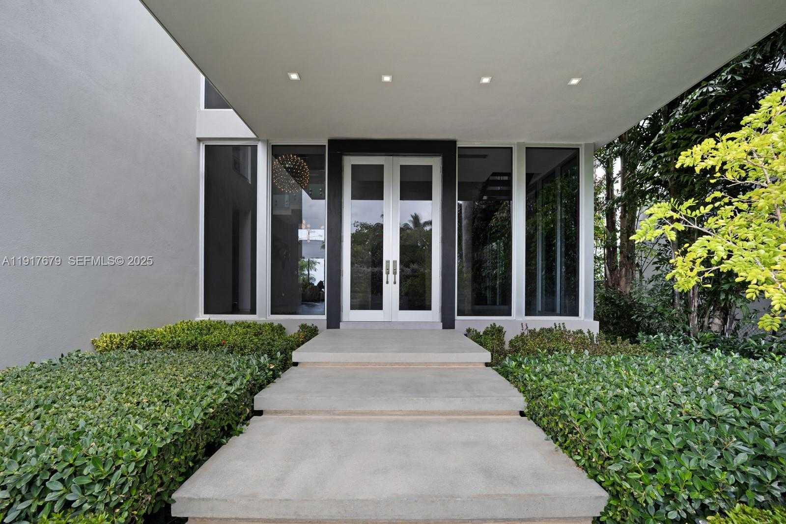 Small Image of 1379 NORTH VENETIAN WAY, Miami Number 10