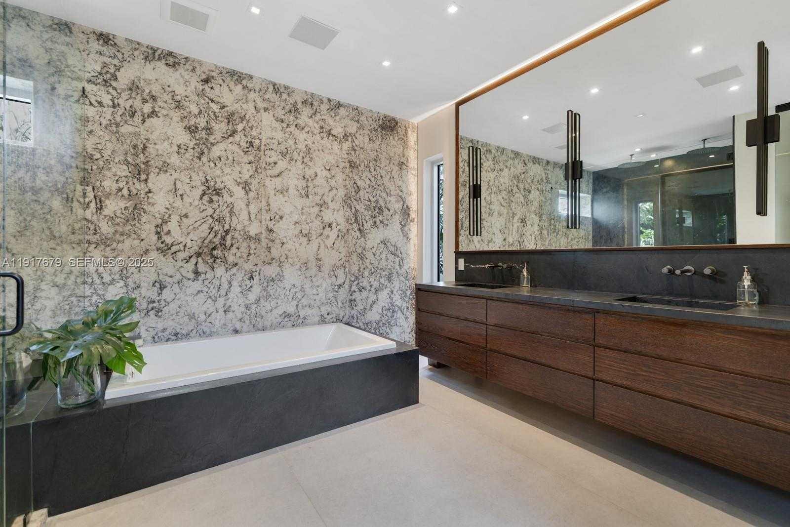 Small Image of 1379 NORTH VENETIAN WAY, Miami Number 31