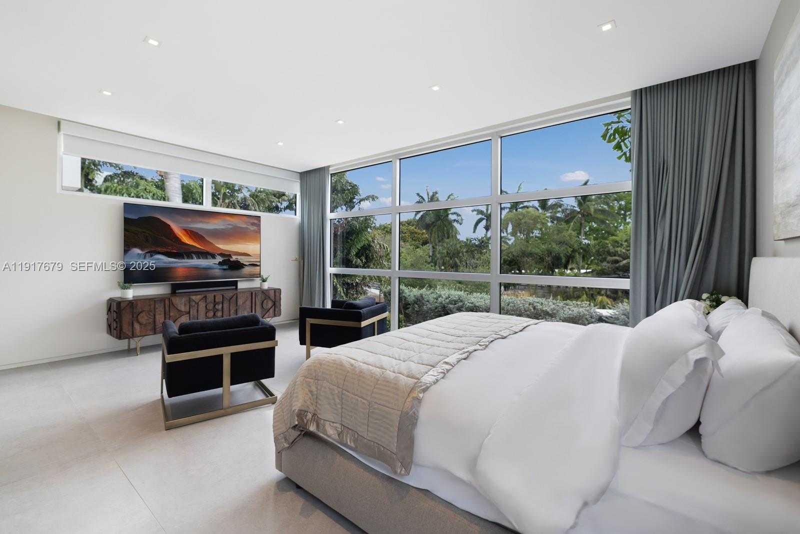 Small Image of 1379 NORTH VENETIAN WAY, Miami Number 37