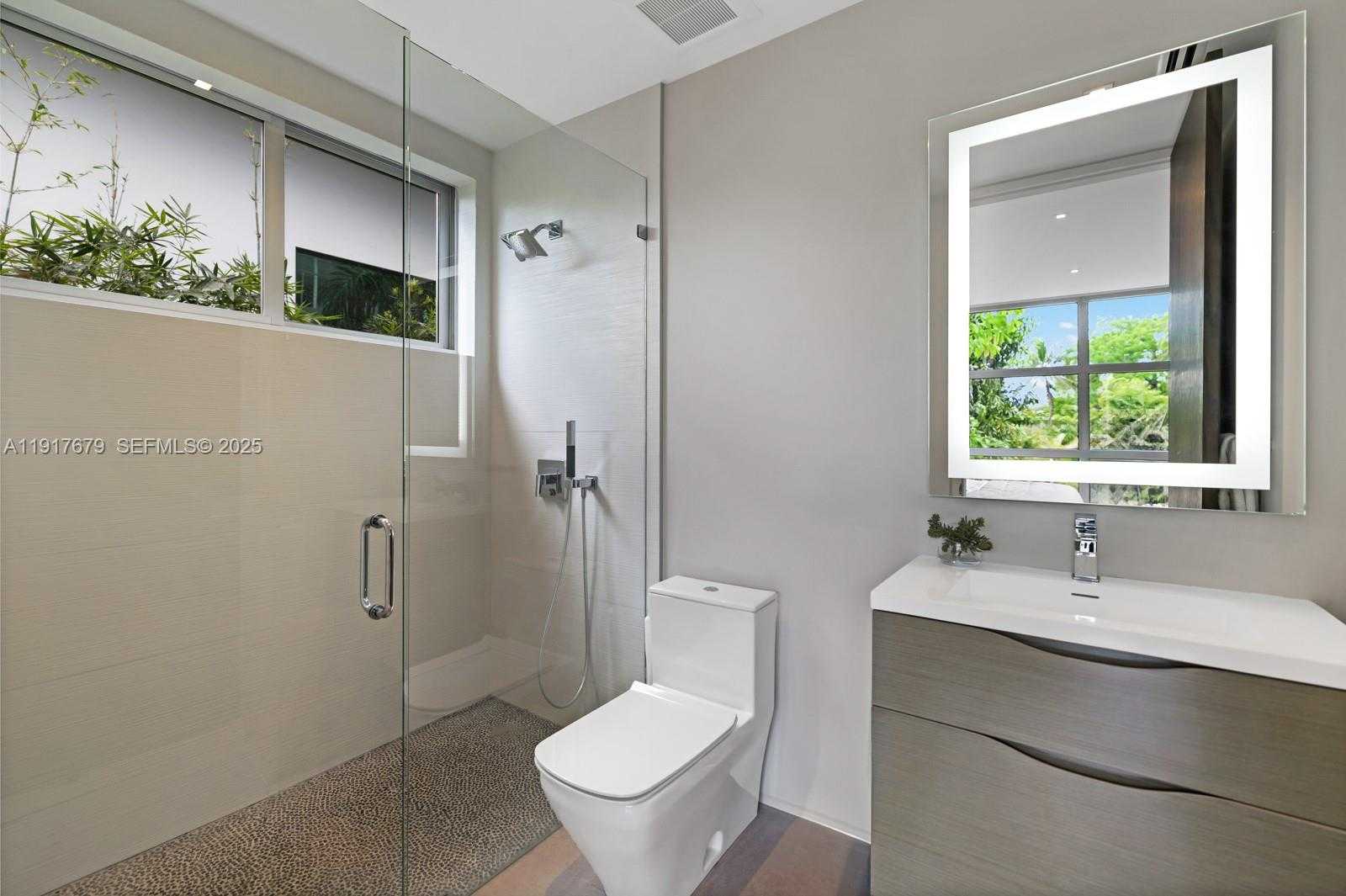 Small Image of 1379 NORTH VENETIAN WAY, Miami Number 42