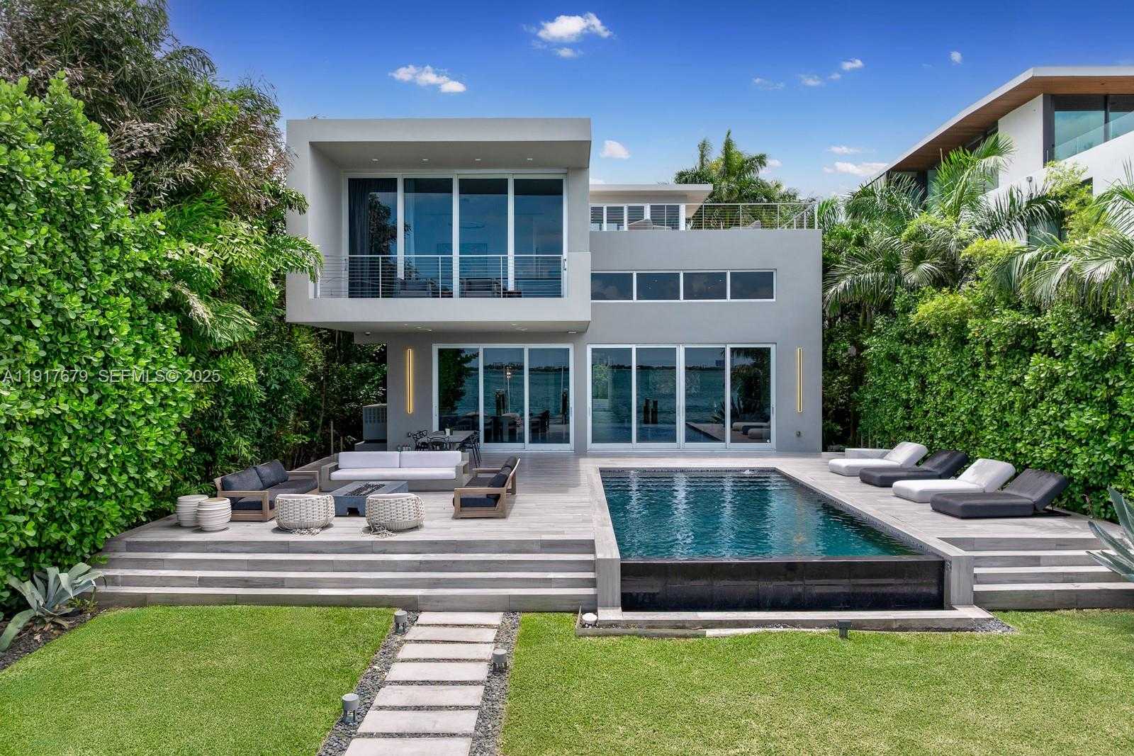 Small Image of 1379 NORTH VENETIAN WAY, Miami Number 49