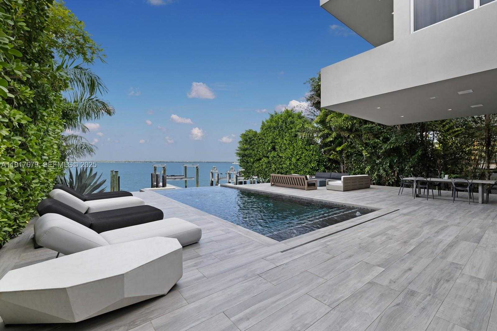Small Image of 1379 NORTH VENETIAN WAY, Miami Number 6
