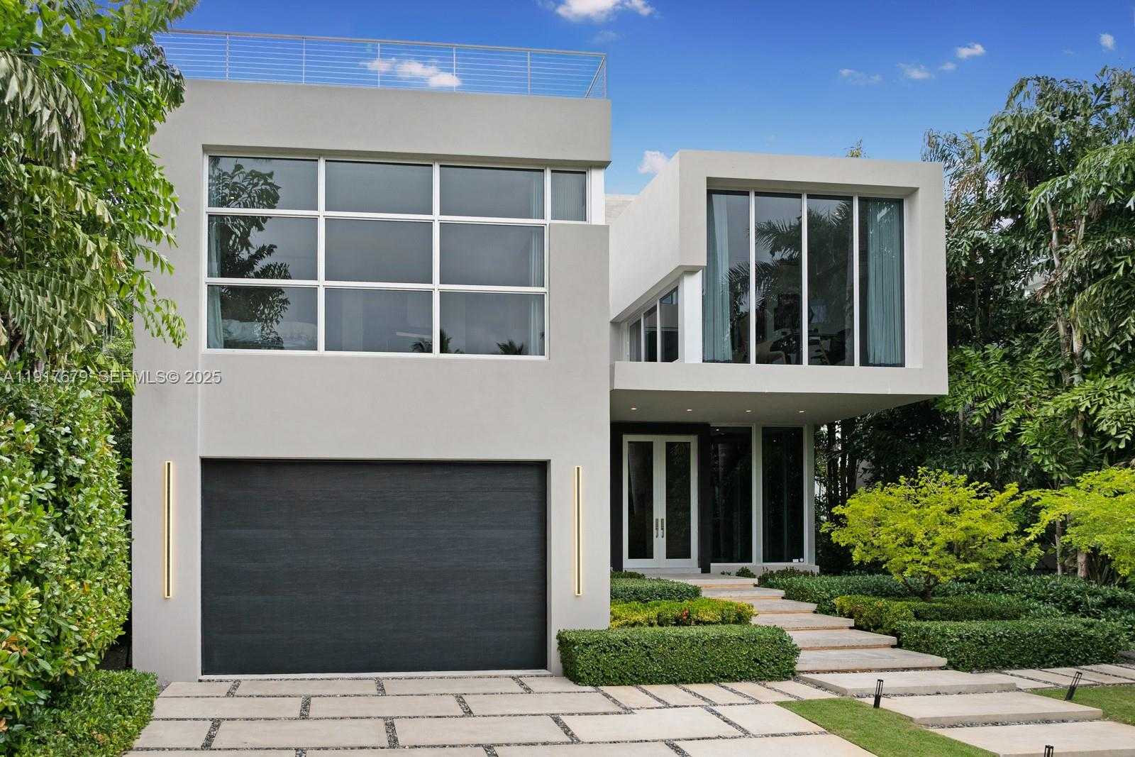 Small Image of 1379 NORTH VENETIAN WAY, Miami Number 9