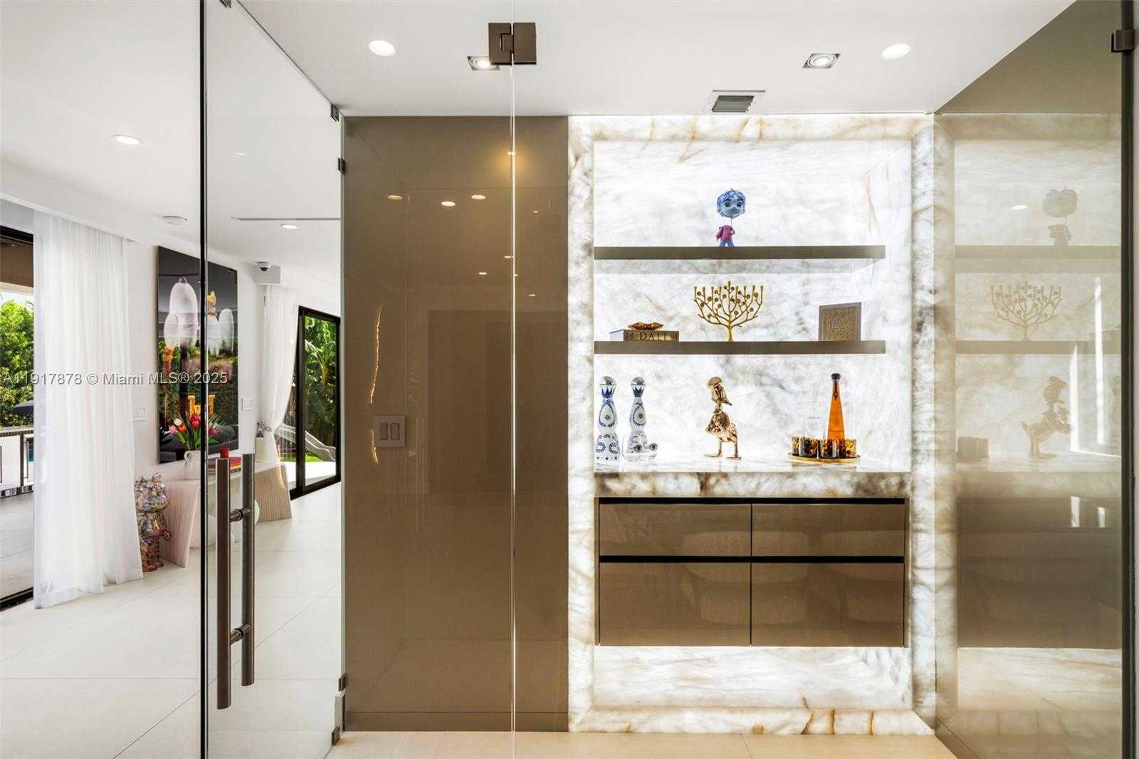 Small Image of 710 SOUTH SHORE DR, Miami Beach Number 5