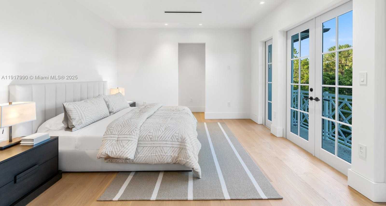 Small Image of 2219 IBIS ISLE ROAD E, Palm Beach Number 31