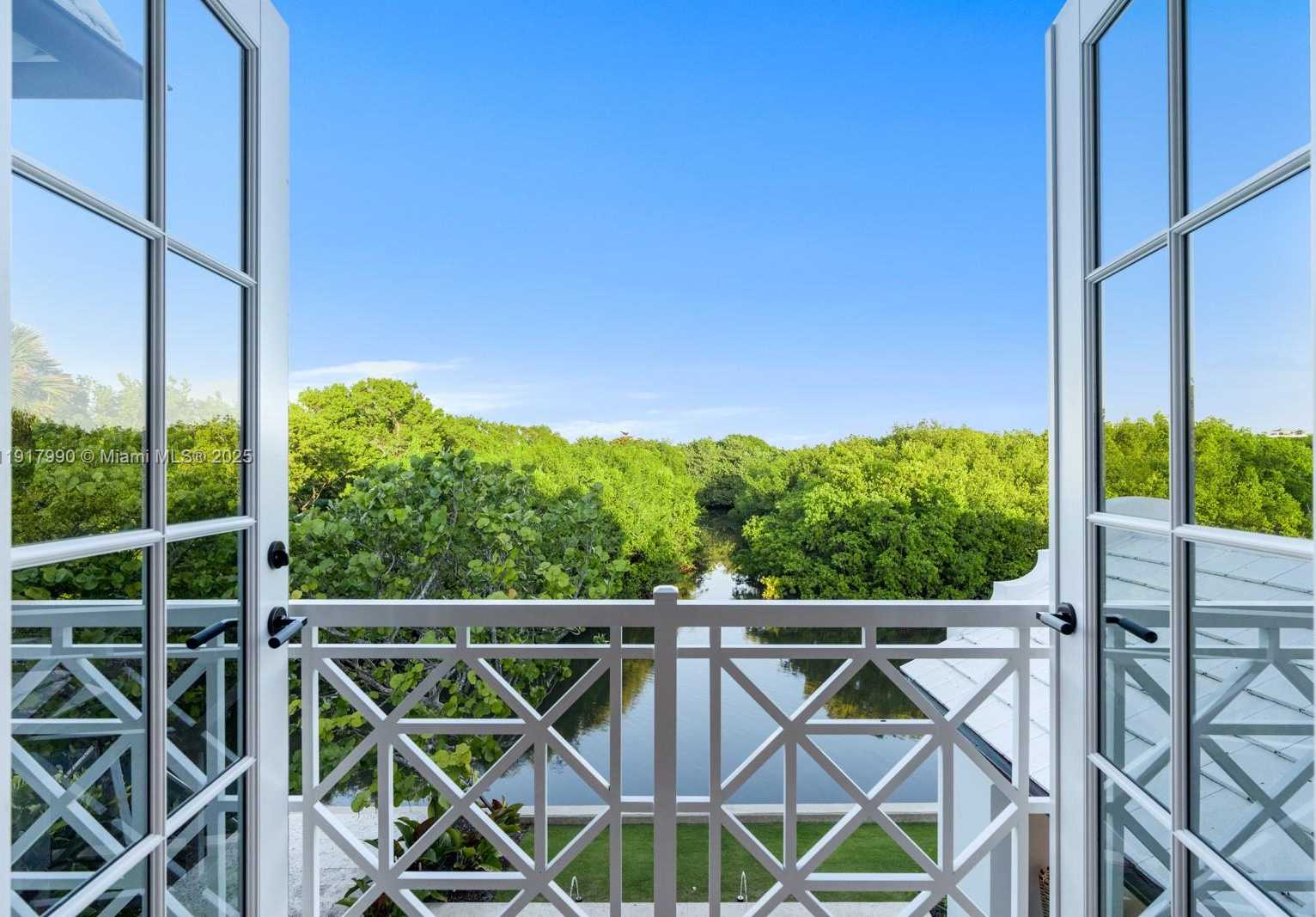 Small Image of 2219 IBIS ISLE ROAD E, Palm Beach Number 34