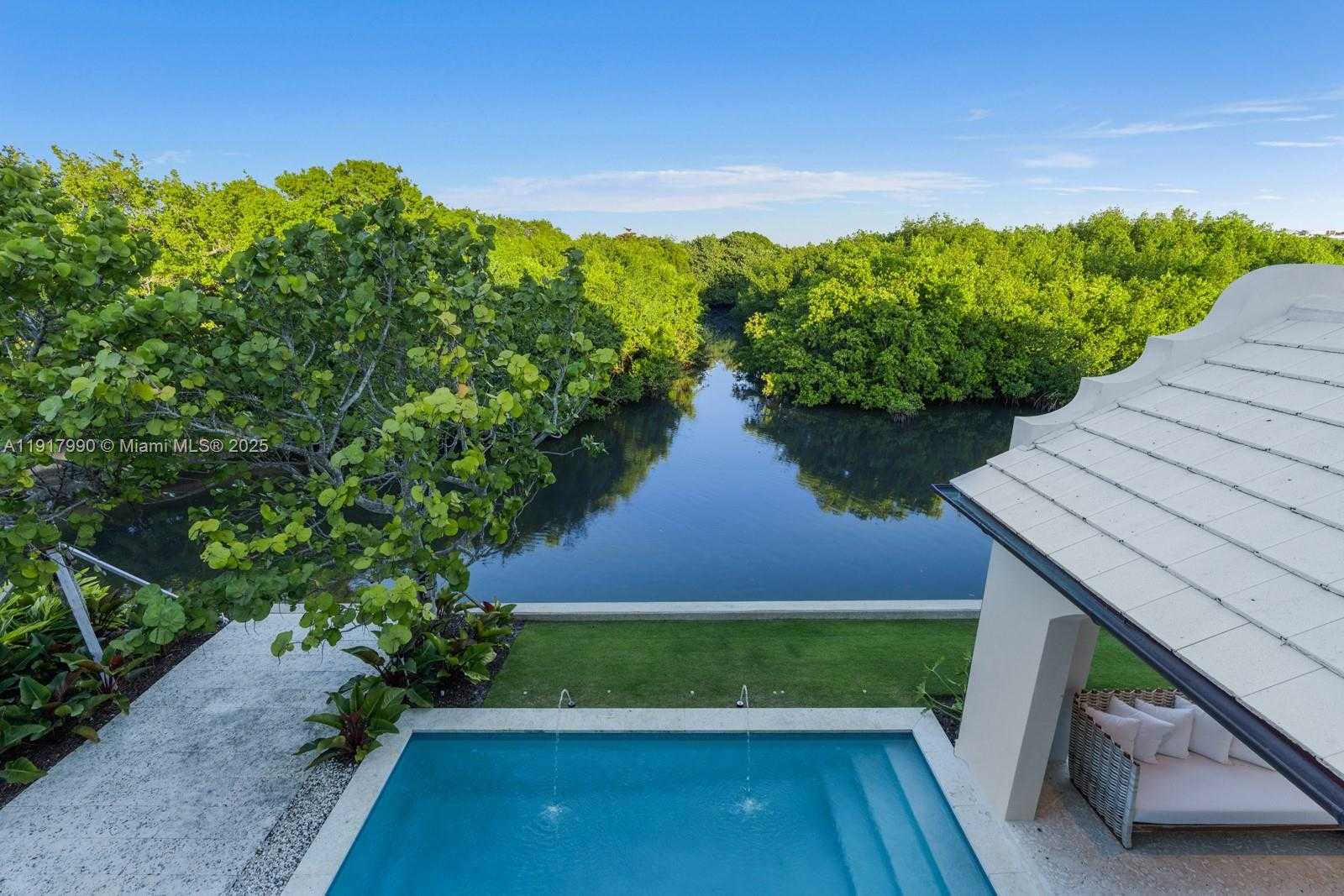 Small Image of 2219 IBIS ISLE ROAD E, Palm Beach Number 36