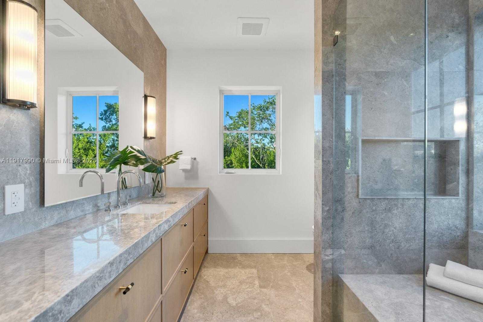 Small Image of 2219 IBIS ISLE ROAD E, Palm Beach Number 38