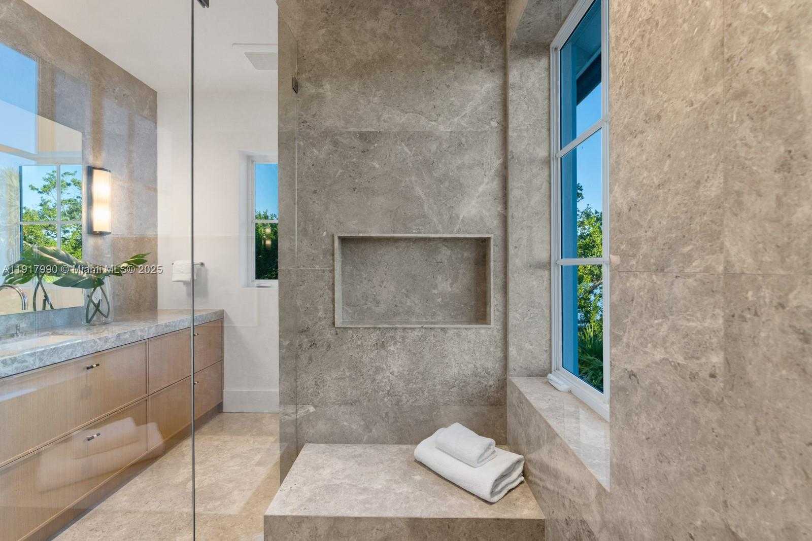 Small Image of 2219 IBIS ISLE ROAD E, Palm Beach Number 39