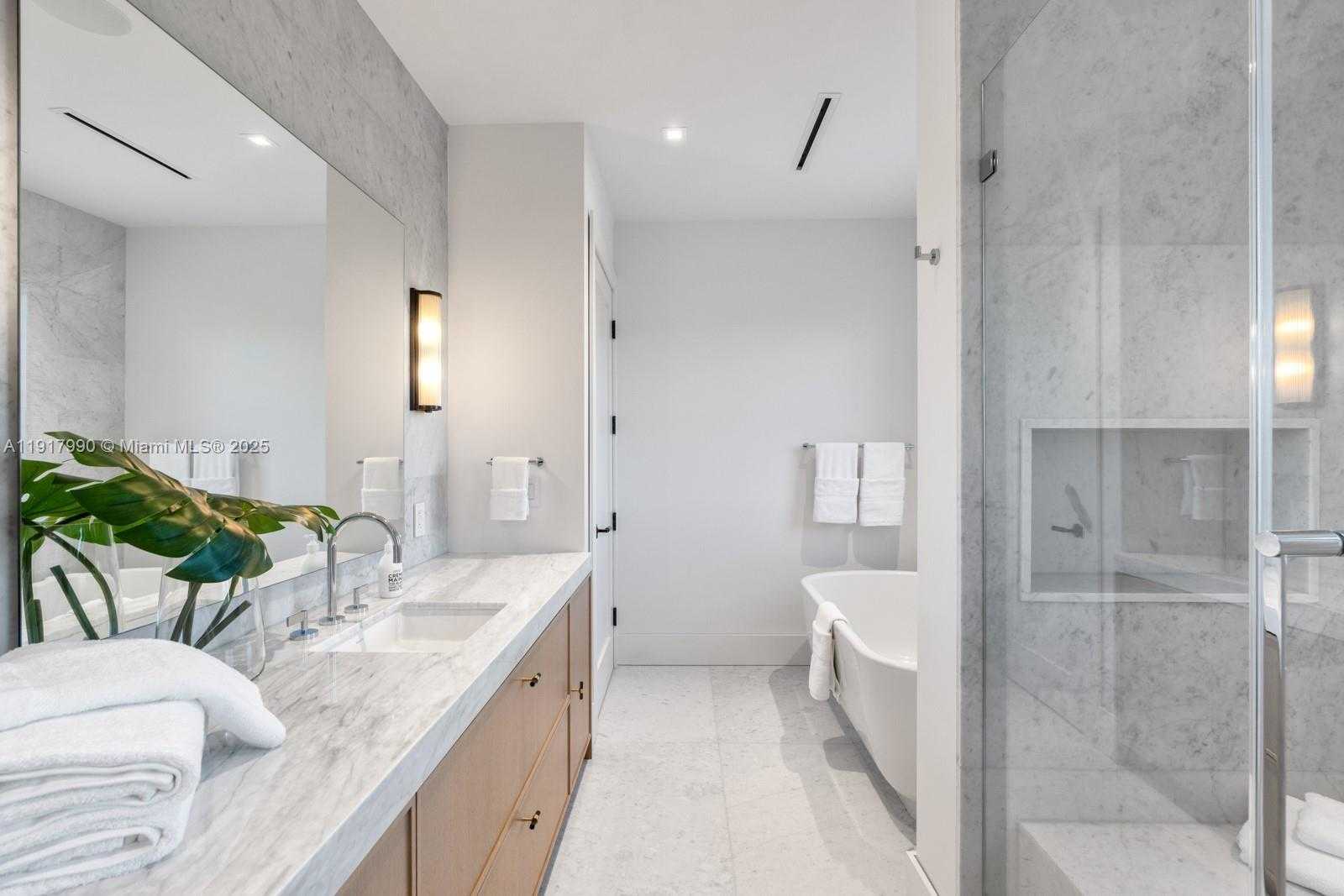 Small Image of 2219 IBIS ISLE ROAD E, Palm Beach Number 40