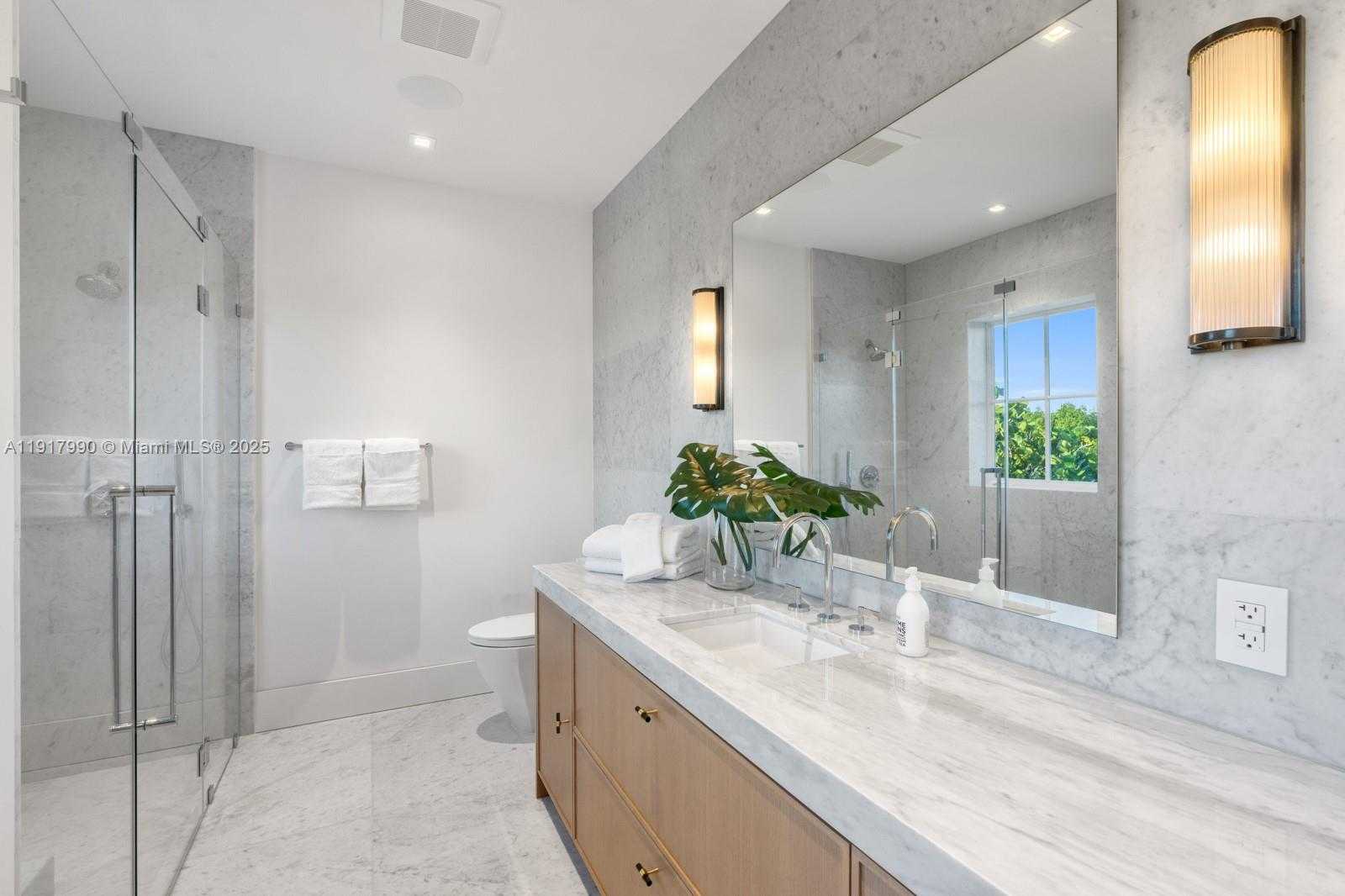 Small Image of 2219 IBIS ISLE ROAD E, Palm Beach Number 41