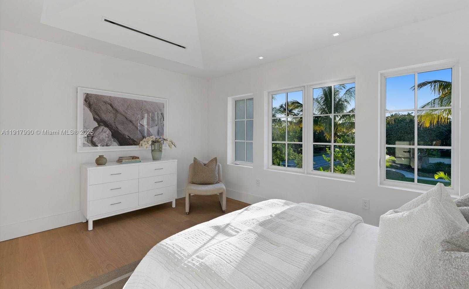 Small Image of 2219 IBIS ISLE ROAD E, Palm Beach Number 44