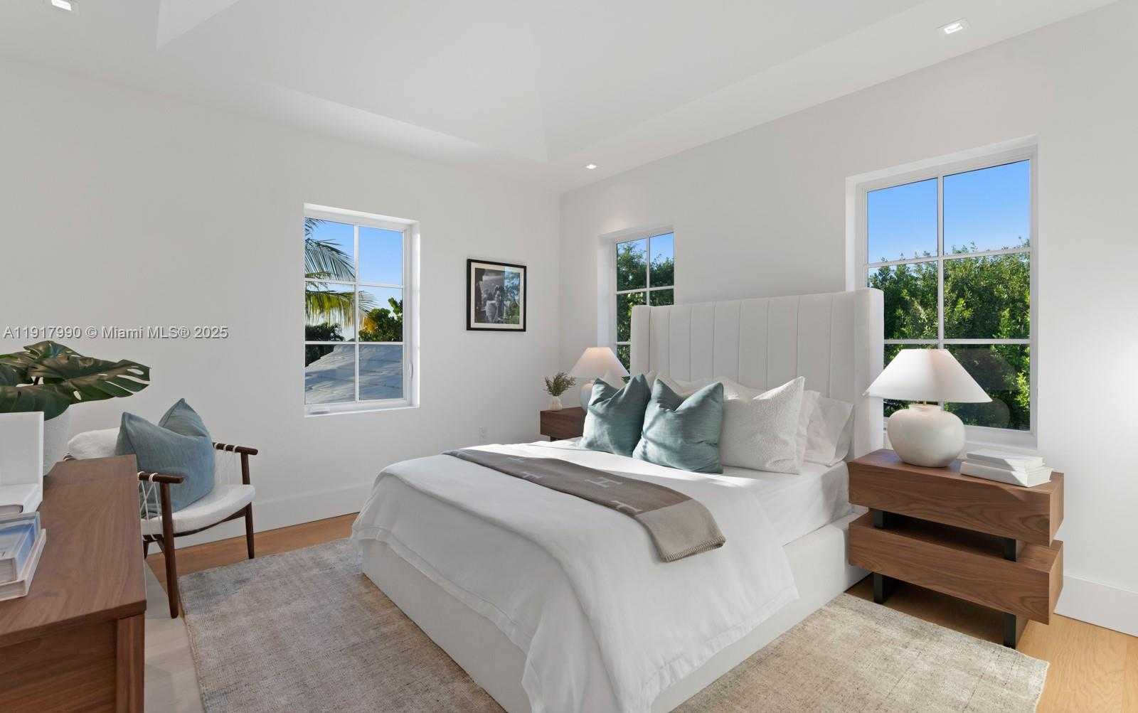 Small Image of 2219 IBIS ISLE ROAD E, Palm Beach Number 46