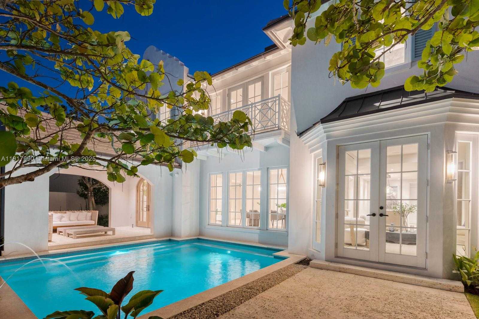 Small Image of 2219 IBIS ISLE ROAD E, Palm Beach Number 55