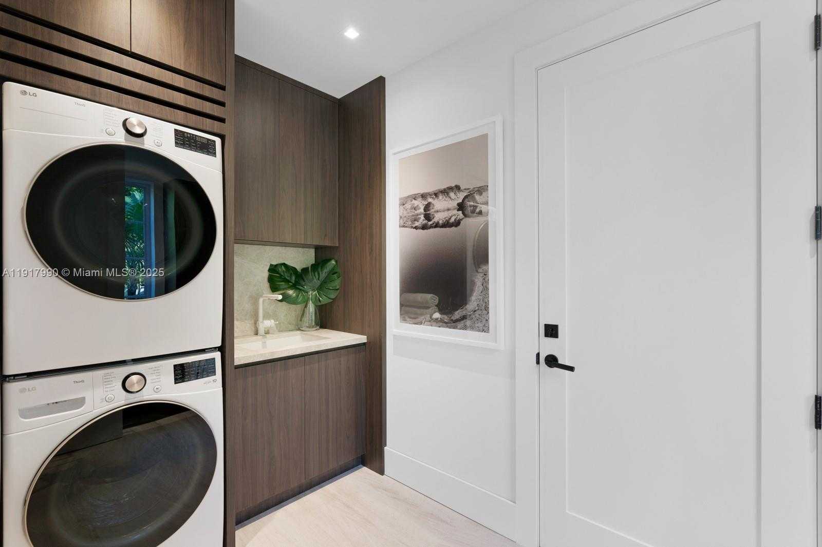 Small Image of 2219 IBIS ISLE ROAD E, Palm Beach Number 59