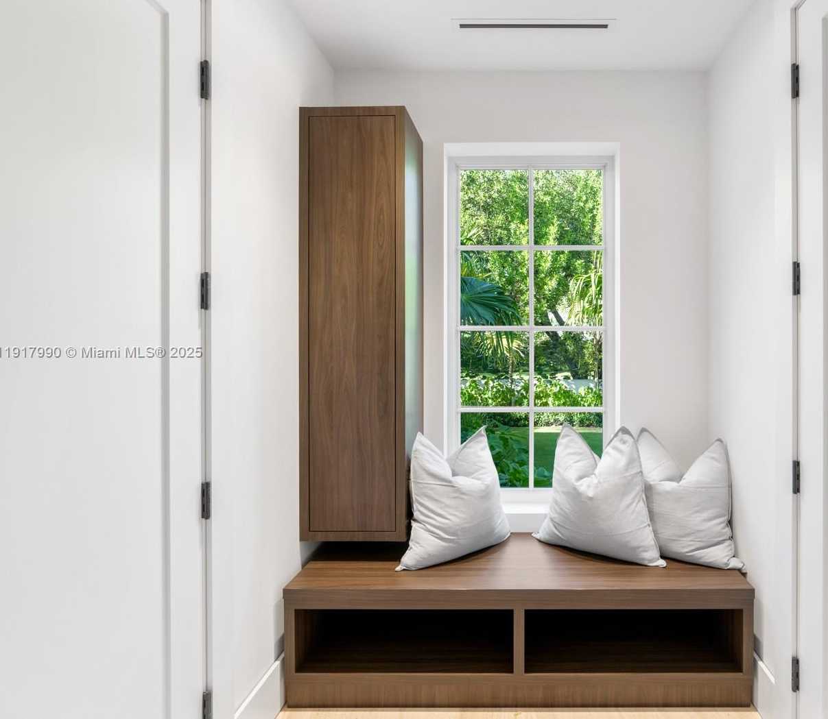 Small Image of 2219 IBIS ISLE ROAD E, Palm Beach Number 60