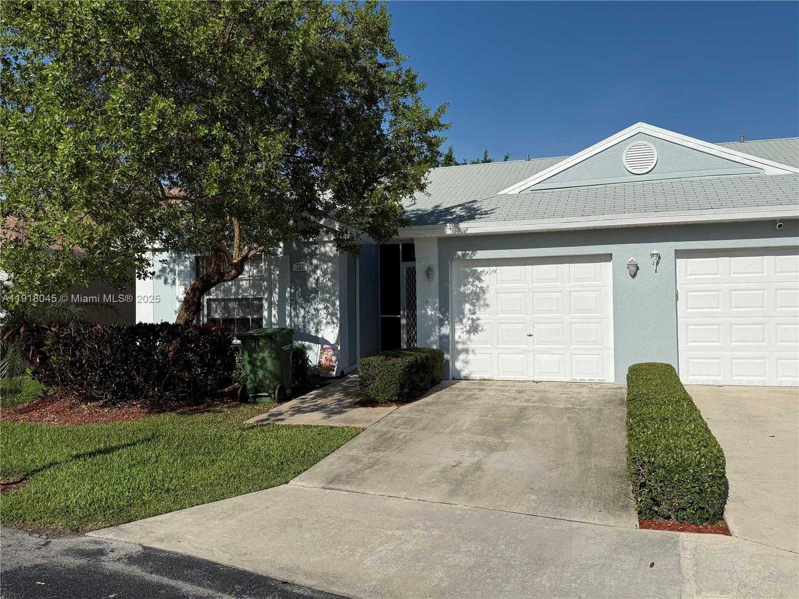 Small Image of 737 SOUTH EAST 22ND DR, Homestead Number 2