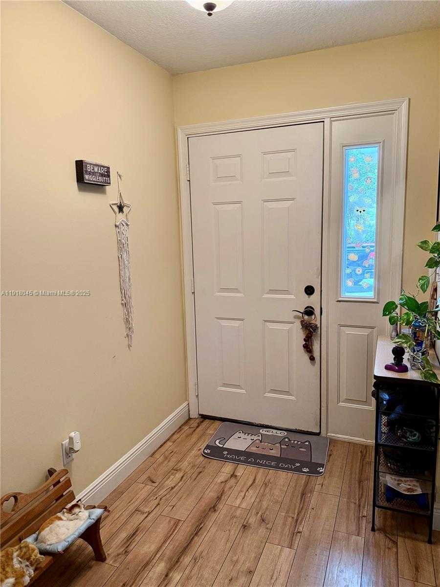 Small Image of 737 SOUTH EAST 22ND DR, Homestead Number 3