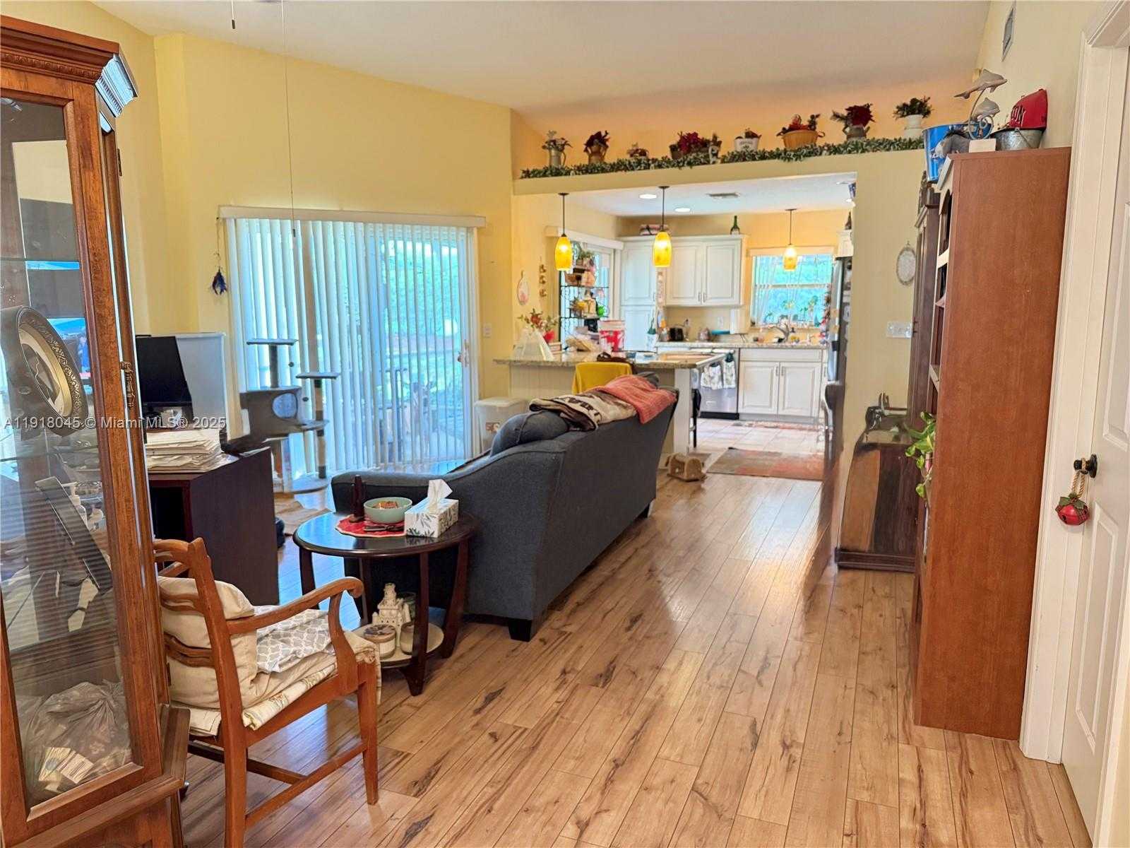 Small Image of 737 SOUTH EAST 22ND DR, Homestead Number 4