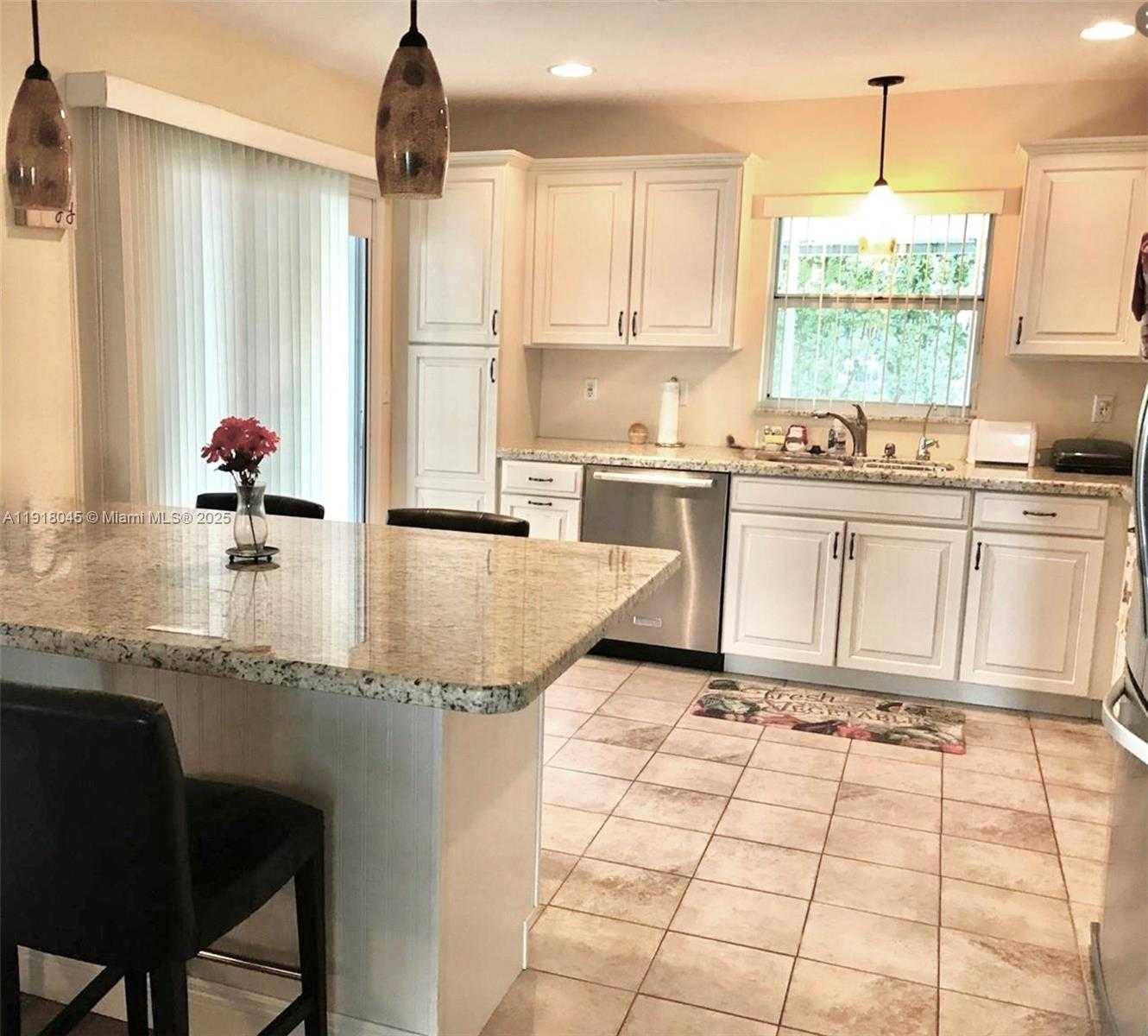 Small Image of 737 SOUTH EAST 22ND DR, Homestead Number 5