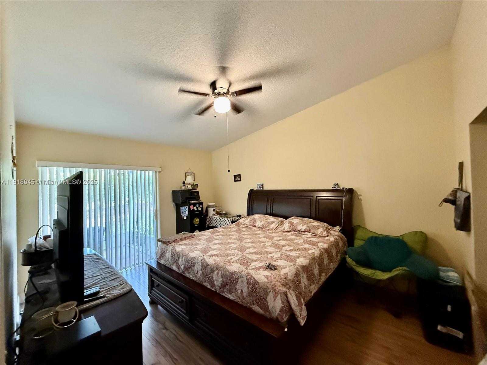 Small Image of 737 SOUTH EAST 22ND DR, Homestead Number 6