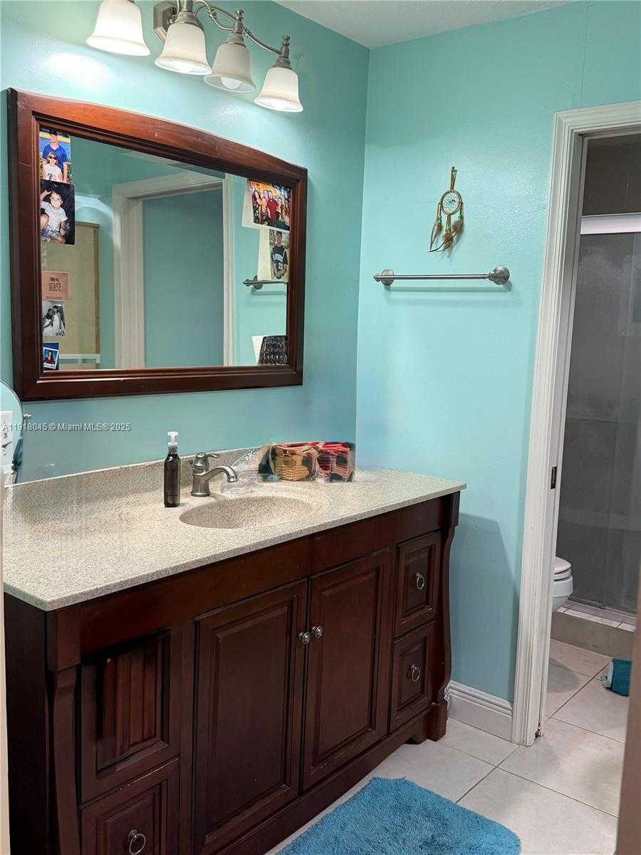 Small Image of 737 SOUTH EAST 22ND DR, Homestead Number 8