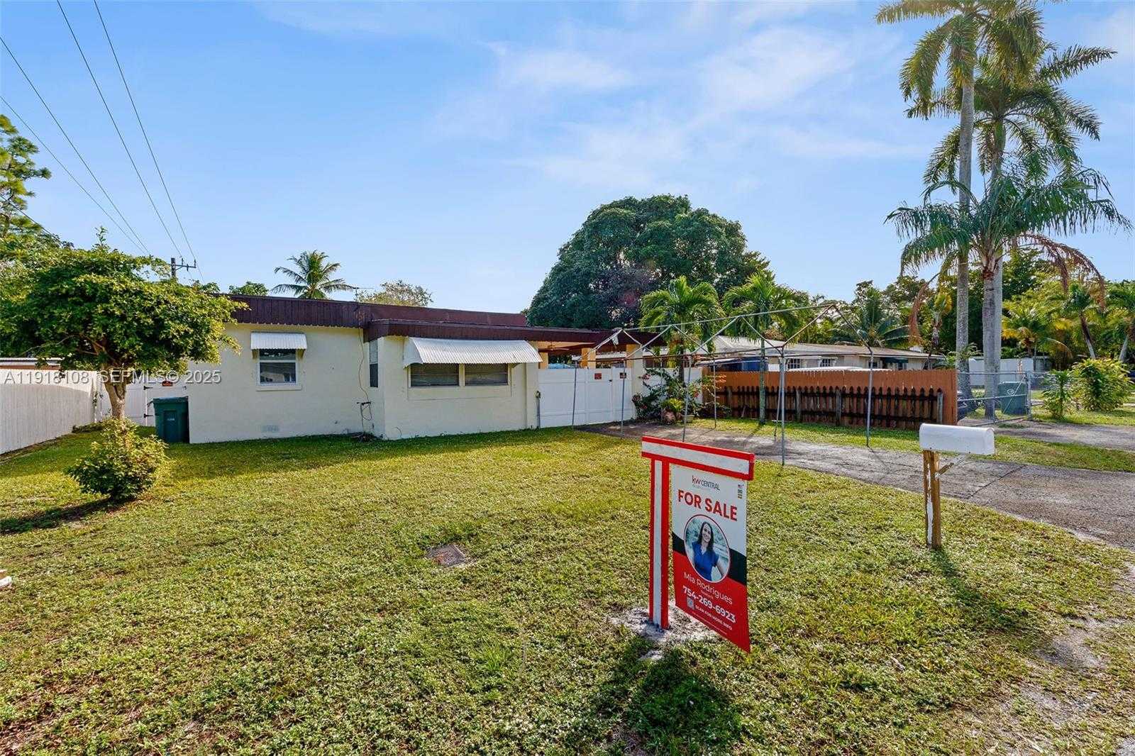 Small Image of 1464 SOUTH WEST 29TH AVE, Fort Lauderdale Number 3