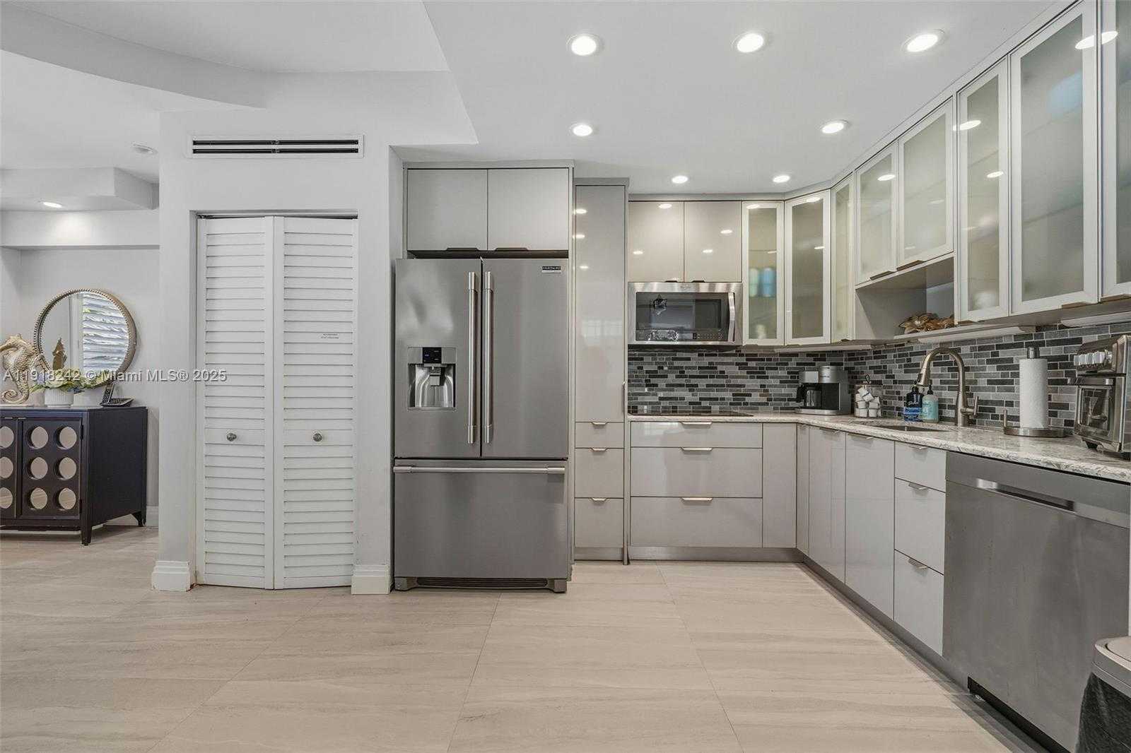 Small Image of 74049 OVERSEAS HWY, Islamorada Number 32