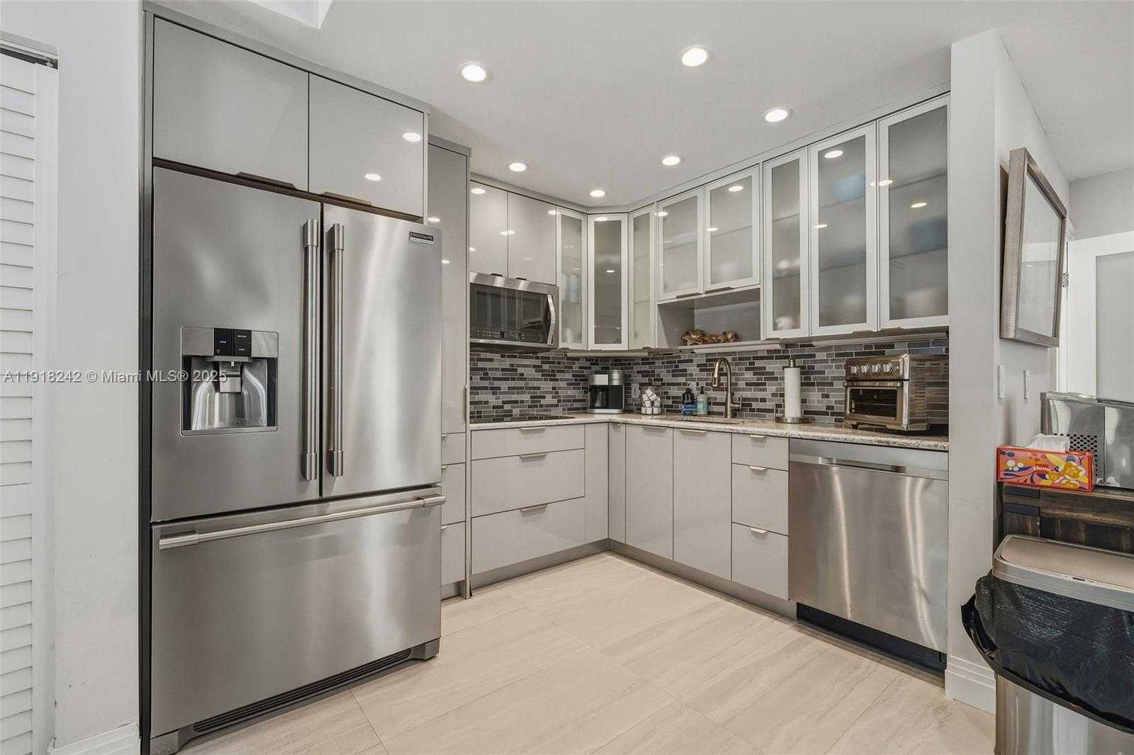 Small Image of 74049 OVERSEAS HWY, Islamorada Number 33