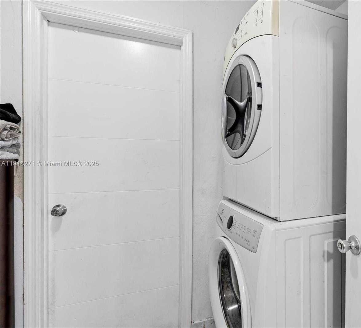 Small Image of 9411 SOUTH WEST 30TH TER, Miami Number 24