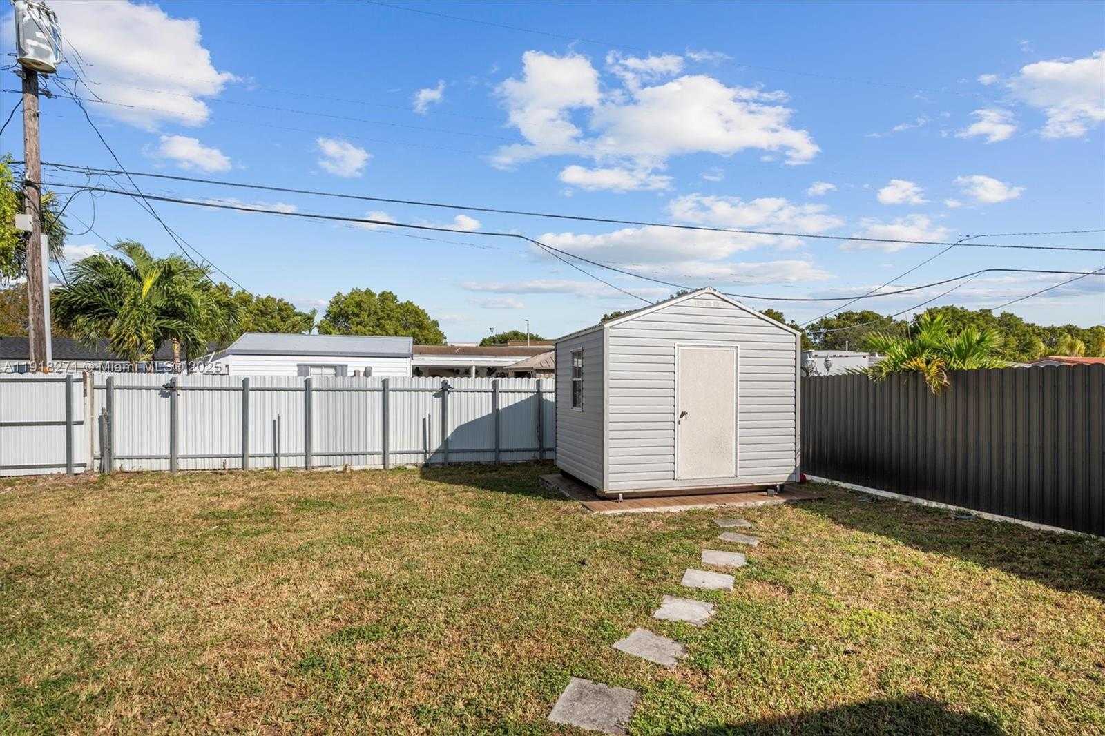 Small Image of 9411 SOUTH WEST 30TH TER, Miami Number 26