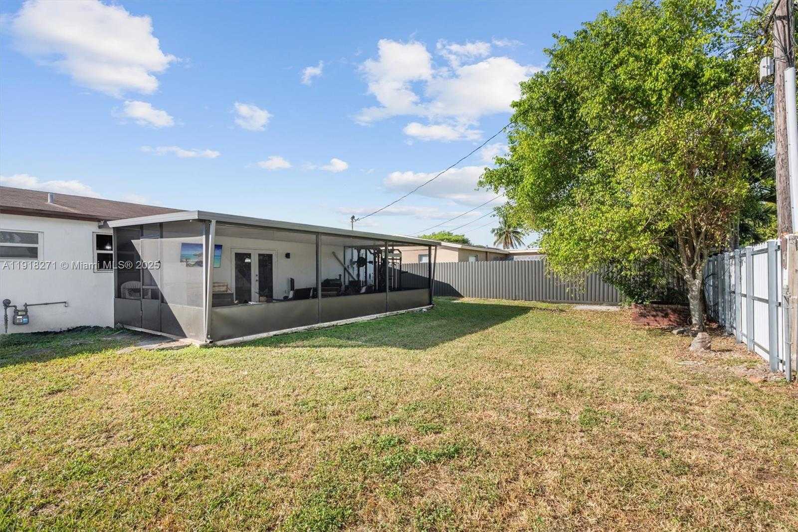 Small Image of 9411 SOUTH WEST 30TH TER, Miami Number 27