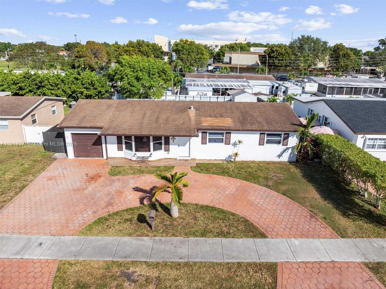 Small Image of 9411 SOUTH WEST 30TH TER, Miami Number 30