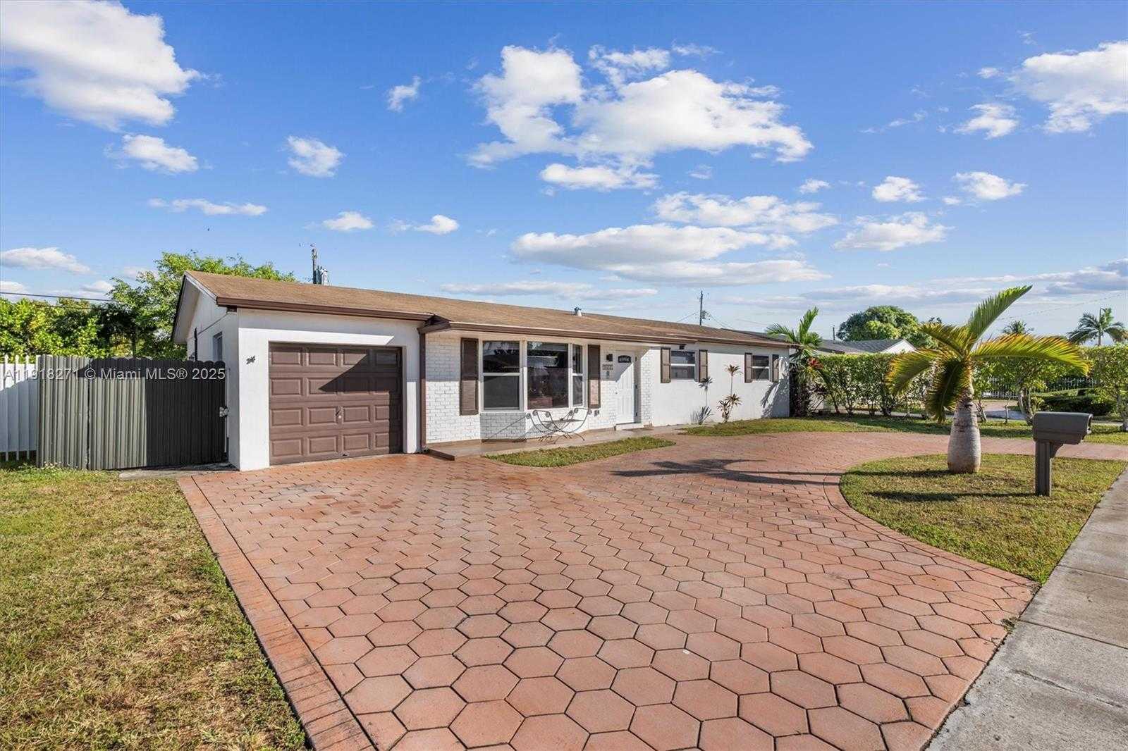 Small Image of 9411 SOUTH WEST 30TH TER, Miami Number 37