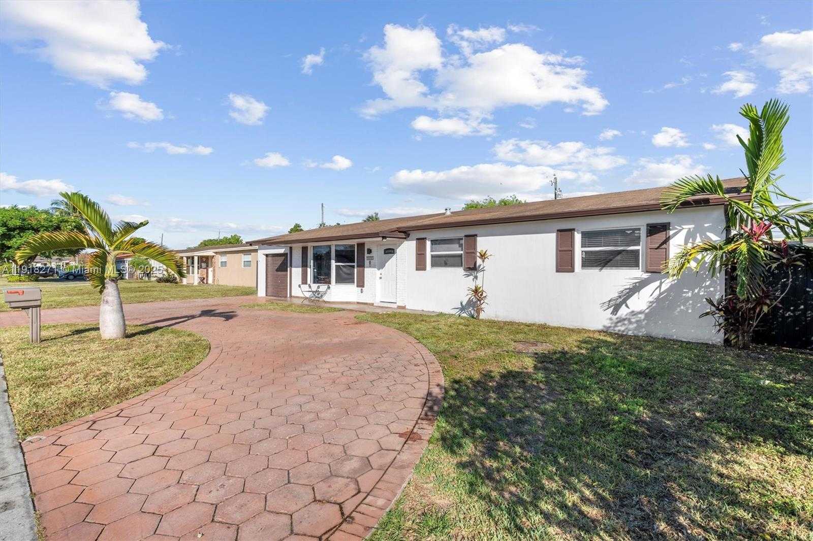 Small Image of 9411 SOUTH WEST 30TH TER, Miami Number 38