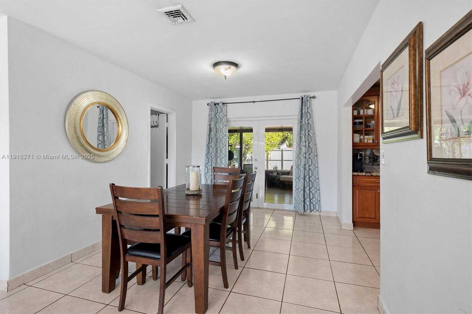 Small Image of 9411 SOUTH WEST 30TH TER, Miami Number 4